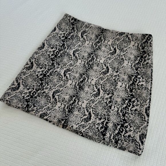 Free People Black Cream Jacquard Snake Animal Print Fall Winter Mini Skirt US 4 - Picture 13 of 14